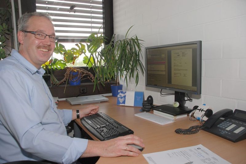 Kassenverwalter Ralf Suelmann freut sich über den gelungenen Start der „Rechnungsbearbeitung mit Freizeichnungsworkflow der codia Software GmbH“ im Arbeitsalltag (Archiv: Vogel Business Media)