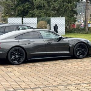 2. Flache Flunder: Nur 1,40 Meter hoch, aber fast fünf Meter lang und knapp zwei Meter breit – diese Proportionen fallen garantiert auf. Die ewig lange Silhouette und...     (Bild:  Schreiner – VCG)