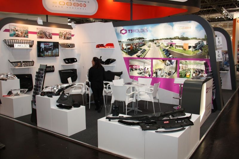 TJ Moldes, one of a dozen shops from Portugal at the show... (Source: Culp)