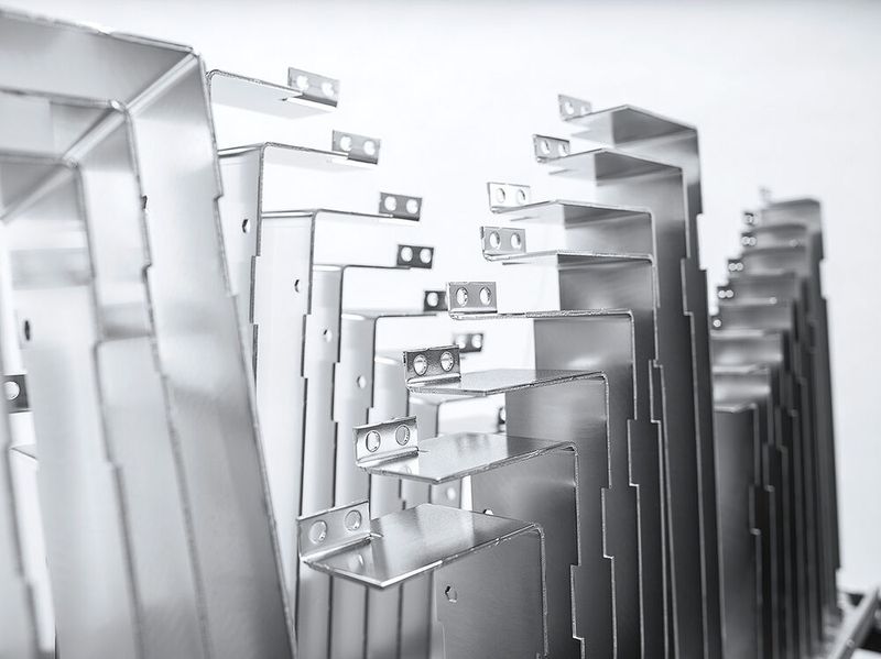 Bei solchen Stromschienen, aber auch anderen Produkten von Sykatec, ist hohe Präzision ein Muss. (Bild: Sykatec)