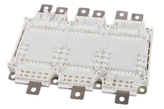 SiC: Das SiC MOSFET-Leistungsmodul bietet einen sehr niedrigen RDS(on)-Wert sowie eine hohe Sperrspannung. Es ist für Anwendungen wie Hybrid- und Elektrofahrzeuge konzipiert.(Bild:  StarPower Europe AG)
