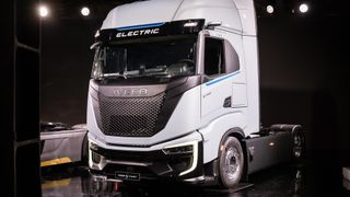 Iveco hat einen elektrisch angetriebenen Schwerlast-Lkw vorgestellt. (Bild: Iveco)