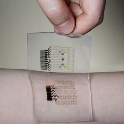 Transparent, flexibel und leitfähig: Das entwickelte Pflaster basiert auf mit Goldatomen durchsetzen Graphen in Kombination mit einem dünnen, gewundenen Goldnetz. (Bild:  Hui Won Yun, Seoul National University)