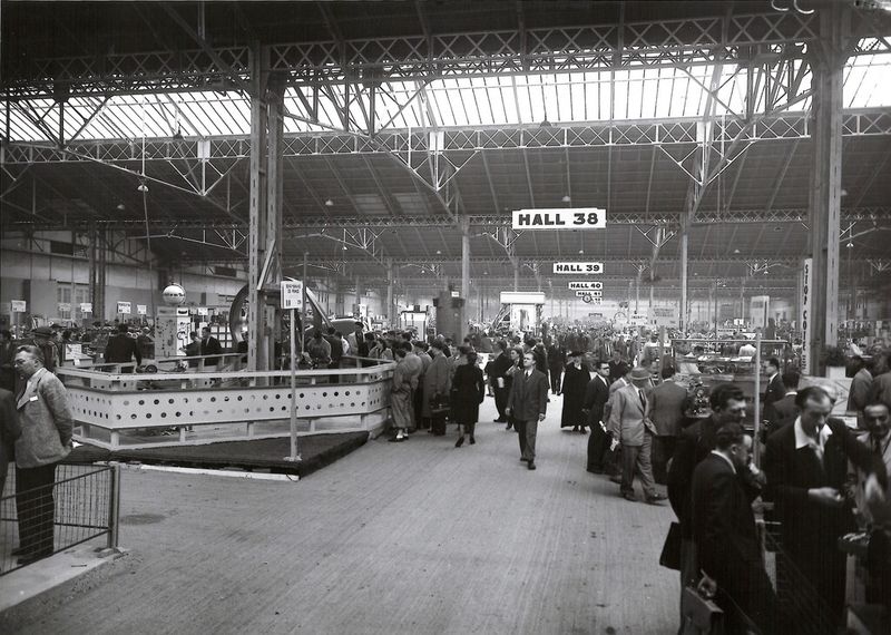 Die Anfänge der EMO sind mit dem heutigen Messespektakel, abgesehen vom technischen Innovationsgrad, kaum noch zu vergleichen. (Bild: Cecimo)