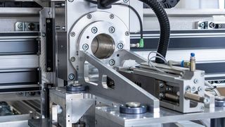 Aus Linearführungen in Kombination mit weiteren Komponenten entstehen komplexe Anlagen für die Automatisierung. (Bild: IEF-Werner)