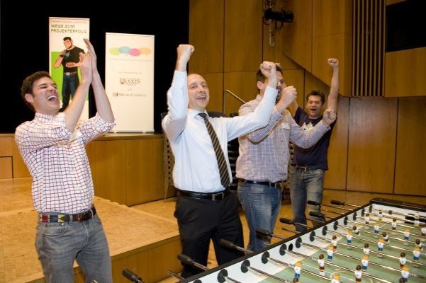 Eine Runde weiter: Dieses Team feiert seinen verdienten Erfolg. (Bild: Elisabeth Wiesner)