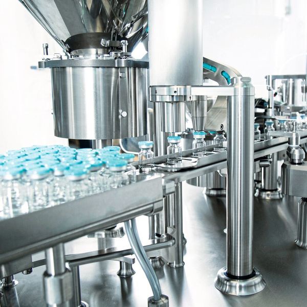 Dank einer optionalen Inline-Gewichtskontrolle bietet die FPC60 eine Erstkalibrierung ohne manuellen Eingriff und eine dynamische Rekalibrierung. (Watson-Marlow Fluid Technology Group)