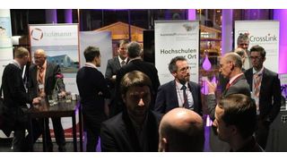 Die Auftaktveranstaltung des neuen Netzwerks Carbo-Medtech wird von den Teilnehmern rege für den Austausch von Informationen und Erfahrungen genutzt. (Bild: Senetics)