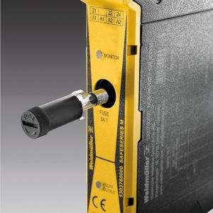 Die von außen zugängliche Sicherung ermöglicht einen schnellen Austausch.