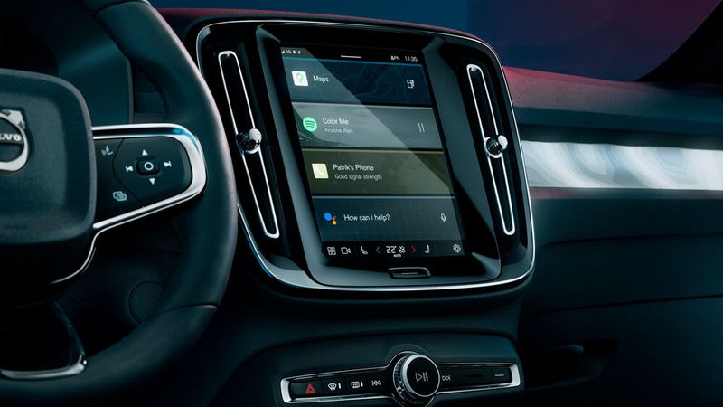 Der Fahrer kann zahlreiche Apps und Dienste wie Google Maps, Google Assistant und den Google Play Store nutzen. (Bild: Volvo)
