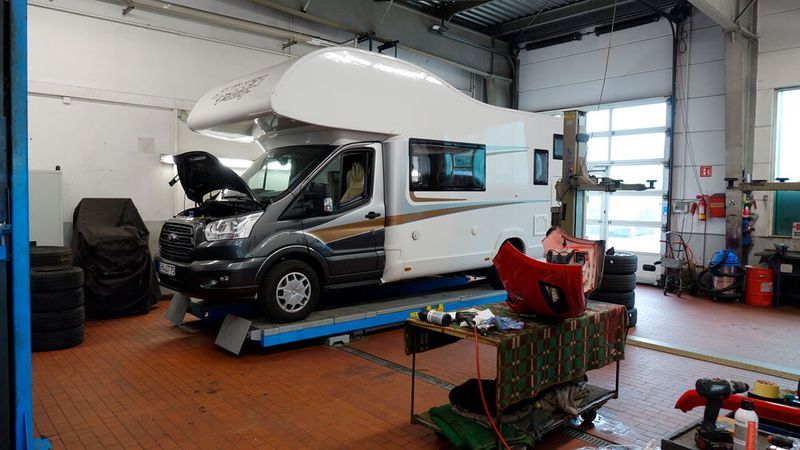 Neben Pkw und Transportern wartet das Autohaus Pichel auch Wohnmobile. (Bild: Rosenow/»kfz-betrieb«)