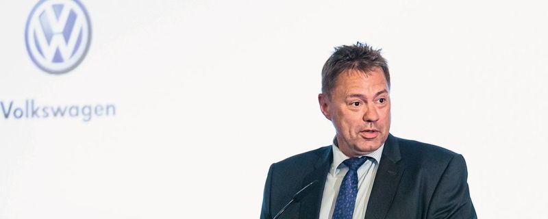 Lars Eßmann, Leiter Volkswagen Service Deutschland, gratulierte den Siegern und Platzierten. Immerhin vier Top-Ten-Betriebe kommen aus der Volkswagen-Welt.(Bild:  Stefan Bausewein)