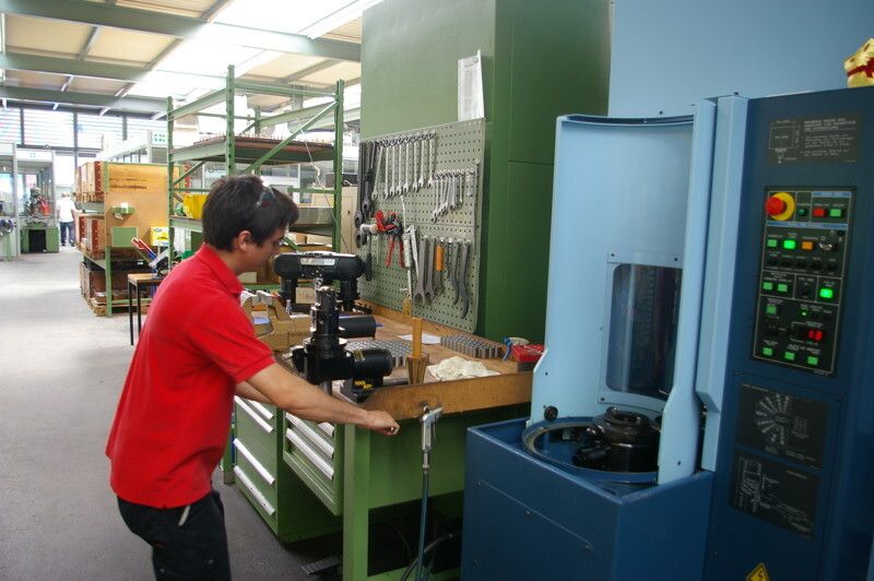 Reflet en image des portes-ouvertes chez Urma en 2012. Lles prochaines journées de l'innovation se dérouleront les 8 et 9 novembre 2013 chez Urma à Rupperswil. (Image: MSM / JR Gonthier)