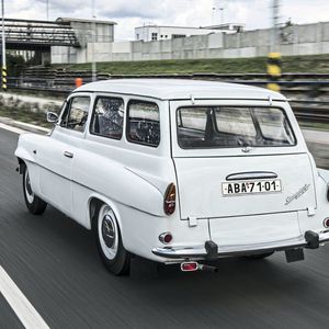 Wesentlich länger, bis 1971, blieb die Kombiversion des ersten Octavia in der Produktion.(Bild:  Skoda)