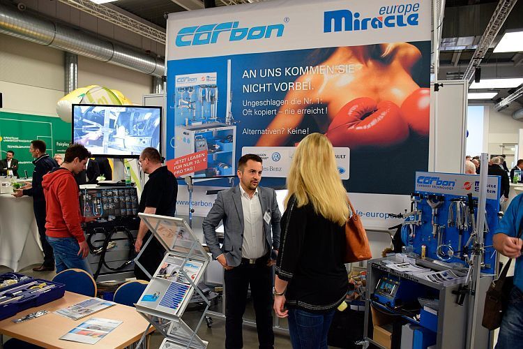 Bei Carbon gab es wie immer viel Interessantes rund um die Außenhautreparatur zu entdecken. (Rosenow)
