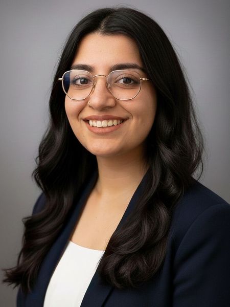 Hena Kless, Mitglied im Executive Council der Global Technology Information Association (GTIA) und Co-Leiterin der neuen GTIA Cybersecurity-Special Interest Group: „Die größte Herausforderung liegt darin, jahrelange Versäumnisse in der Cybersicherheit aufzuholen, besonders im Mittelstand, der seine Angriffsfläche oft unterschätzt. Wo jahrelang an Technologie und Fachpersonal gespart wurde, wird die Umsetzung der breiten Anforderungen und strikten Meldepflichten nun schmerzhaft anstrengend, zumal die Geschäftsleitung nun persönlich für Fehler haftet.“ (Bild: GTIA)