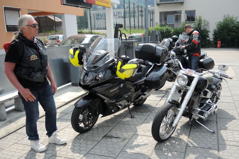 Ein letzter prüfender Blick auf die Custom Build Harley von Uli Lindner – „Wird der Riemenantrieb halten?“ (IT-BUSINESS)