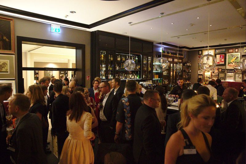 Die Bar ist zwar noch gut besucht ... (artful rooms / VIT)