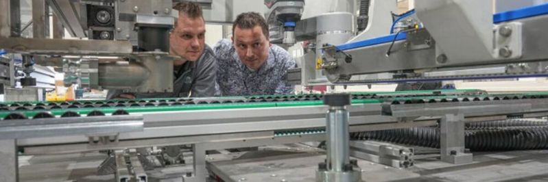 Das PLOC2D-Roboterführungssystem von Klebo Technics wird erfolgreich in der Produktion neuartiger Solarpanels eingesetzt.(Bild:  Klebo Technics/ Sick)