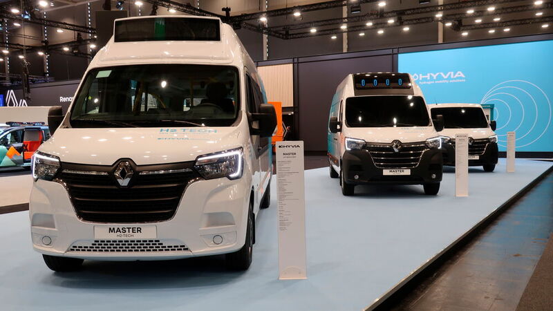 Über das Joint-Venture „Hyvia“ will Renault im kommenden Jahr außerdem Wasserstoff-Varianten des Master auf die Straße bringen. (Bild: Simon/»kfz-betrieb«)
