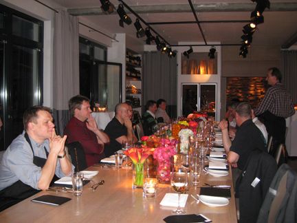 Die fleißigen Köche warten auf ihr Menü. (Archiv: Vogel Business Media)