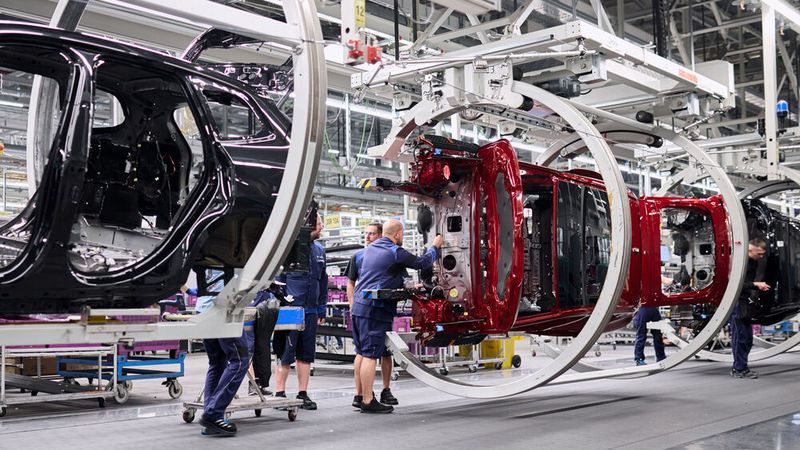 2018 nahm das Werk die Serienproduktion des X2 auf. Heute arbeiten 9.000 Menschen in diesem, darunter rund 380 Auszubildende. (Bild: BMW)