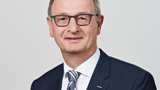 Es läuft wieder! Dr. Wilfried Schäfer, Geschäftsführer des VDW, betont: „Wir registrieren eine Trendwende im Maschinenbau. Es geht aufwärts! Und zwar nicht nur durch ein Auftrags-Plus von 26 Prozent im Vergleich zum Vorjahr.“ (VDW / U. Nölke)