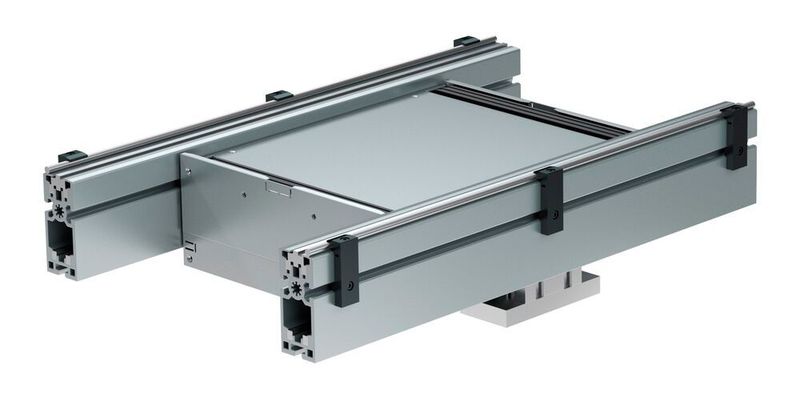 Die Schnaithmann Maschinenbau GmbH stellt auf der Motek eine rein elektrisch betriebene Hub-Quer-Einheit (E-HQE) vor. Die E-HQE ist der erste Schritt auf dem Weg zum vollelektrischen Transfersystem. In der neuen elektrischen Version kommen für Kettenantrieb und Hub zwei EC-Getriebemotoren zum Einsatz. Mit einem integrierten Hall-Sensor können exakte Positionieraufgaben durchgeführt werden, wodurch sich die Hub-Quer-Einheit sowohl als Zweistellungs- als auch Dreistellungseinheit einsetzen lässt. Ab dem vierten Quartal 2019 soll die Hub-Quer-Einheit erhältlich sein – bis dahin kann man auf der Motek in Halle 3 an Stand 3420 das neue Produkt anschauen.  (Schnaithmann Maschinenbau GmbH)