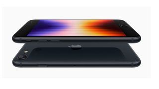 Das neue iPhone SE hat ein Design aus Aluminium in „Raumfahrtqualität“.  (Bild: Apple)