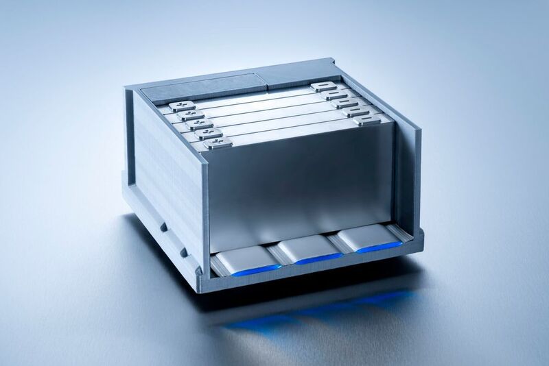 Das Flexcoller genannte System füllt den Raum zwischen Batteriezellen und Kühlkörper. (Christian Schneider/Miba)