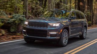 In Europa dürfte die fünfte Generation des SUV Anfang 2022 debütieren. (Bild: FCA)