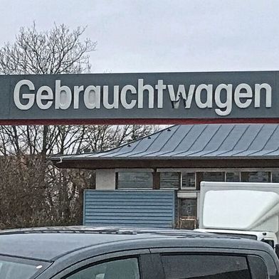 Der Gebrauchtwagenmarkt startete mit einem starken Plus ins Jahr 2025. Gleichzeitig fehlt es im Markt an Ware. (Bild: Grimm – »kfz-betrieb«)
