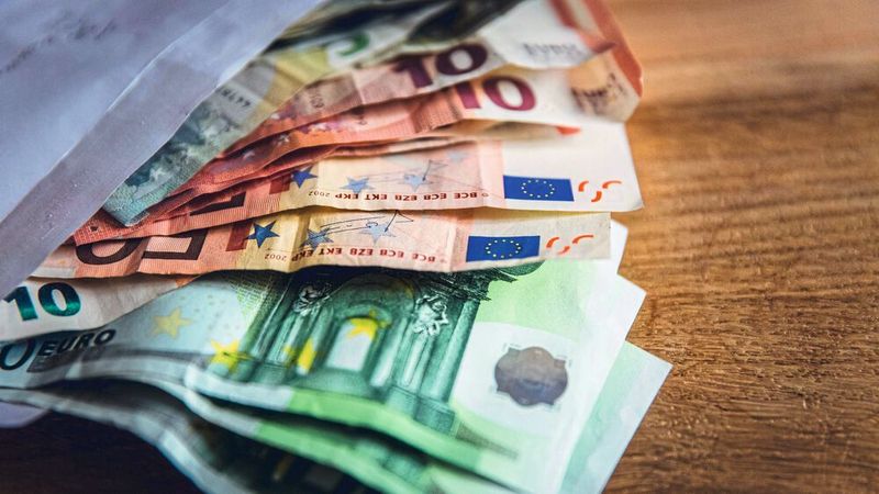 Nach und nach geben verschiedene Kfz-Betriebe bekannt, ihren Mitarbeitern einen Inflationsausgleich zu zahlen. Motive sind in der Regel auch die Mitarbeiterbindung und -gewinnung. Nach und nach geben verschiedene Kfz-Betriebe bekannt, ihren Mitarbeitern einen Inflationsausgleich zu zahlen. Motive sind in der Regel auch die Mitarbeiterbindung und -gewinnung.
