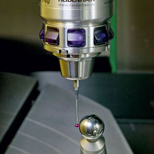 Nachkalibrierung in wenigen Minuten: Kinematics-Opt von Heidenhain gleicht Veränderungen der Maschinenkinematik aus und sorgt über lange Zeiträume für reproduzierbare Konturgenauigkeit.