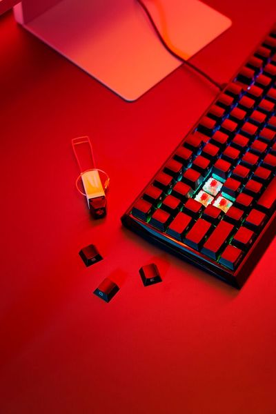 Bei den mechanischen Tastenschaltern stehen MX Red, MX Brown, MX Blue oder MX Black zur Wahl. (Bild: Cherry)