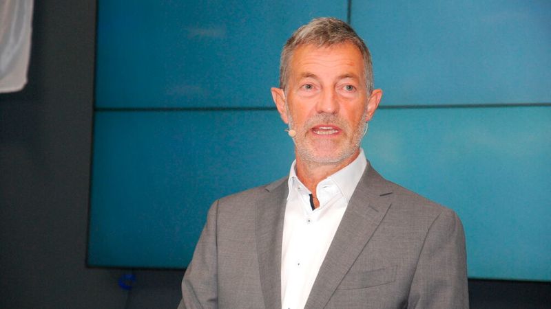 Dr. Holger Siebert, Geschäftsführer Eura Mobil, stellte den Teilnehmern sein Unternehmen vor. (Wenz|Fahrzeug+Karosserie)