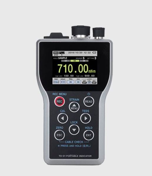 Zu den SPS-Highlights von Althen (Halle A4, Stand 221) gehört das Mobilgerät TD-01 Portable. Das digitale Anzeigengerät kann mit DMS-basierten Sensoren verbunden werden und Eingangssignale von Sensoren als Anzeigewerte, Grafik oder Funktion anzeigen. Dank seines farbigen TFT-LCD-Displays bietet es eine sehr klare Darstellung aller Messwerte. Zusätzlich verfügt es über einen High-Speed-A/D-Wandler, Indikator-Aufzeichnung, Unterbrechungskontrolle und Unterstützung von TEDS (automatische Kalibrierung). Mit der kostenfreien Software 