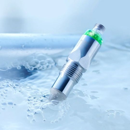 Der Luft- und Gasblasensensor in seinem Element. Der Luft- und Gasblasensensor in seinem Element.