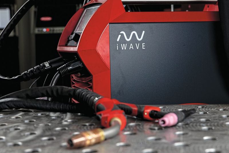 Das Multiprozessgerät iWave vereint alle Schweißprozesse von WIG über MIG/MAG, bis E-Hand sowie alle Prozessvarianten in einem Gerät. (Fronius)