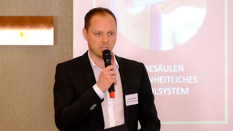 Felix Neugebauer, Geschäftsführer von ATH-Kia-Autohaus Leonberg, betonte beim Automobildialog in Berlin, erhebliche Zweifel daran zu haben, ob die Bundesregierung ihr Ziel erreichen werde. (Bild: Zietz – VCG)