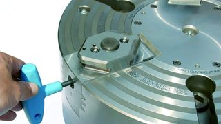 Das Backen-Schnellwechselsystem V-Change ermöglicht einen Backenwechsel in ungefähr 5 s. (Archiv: Vogel Business Media)