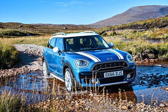 Seine Premiere feiert der Countryman im November 2016 auf der Auto Show in Los Angeles, die Markteinführung in Europa erfolgt im Februar 2017.