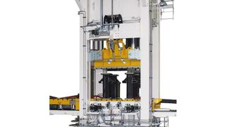 Mit 1600 t Presskraft bringt diese Langzauner-Presse Compositekomponenten für die Autombilindustrie serienmäßig in Form. Bei Benteler-SGL spart die Anlage im Vergleich zu anderen System immens Geld ein. Nicht zuletzt sorgt dafür ein Shuttle-Tisch. (Bild: Langzauner)