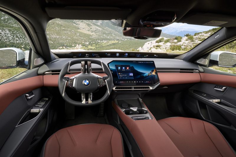Auch innen kommt der 3er im Neue-Klasse-Stil daher. (Bild: BMW)