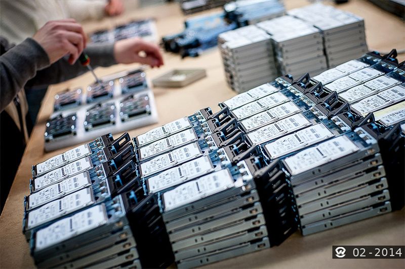Abbildung 2: Rund rund 200.000 Systeme hat OVH mittlerweile zusammengebaut. Allein im kanadischen Rechenzentrum in Beauharnois kommen jeden Monat rund drei Tonnen Material an. (Bild: OVH)