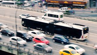 Laut Umweltbundesamt wären im Verkehrssektor drastische Einschnitte nötig, um die Klimaziele erfüllen zu können. (gemeinfrei)