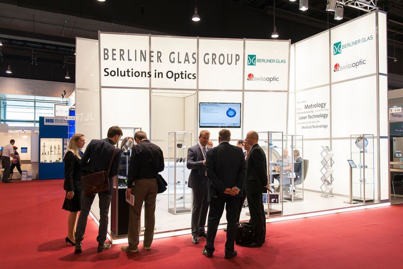 Die 13. Optatec – Internationale Fachmesse für optische Technologien, Komponenten und Systeme findet vom 7. bis 9. Juni 2016 im Messezentrum Frankfurt statt (im Bild: Impressionen der Optatec 2014). (Schall)