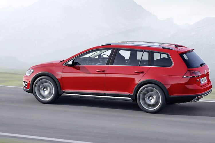 Erhältlich ist der Golf Variant Alltrack mit dem erstmals im Golf-Programm verfügbaren 1.8 TSI-Motor, der 132 kW / 180 PS leistet. (Foto: Volkswagen)