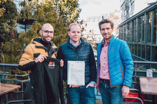 Der Vorstand des Blut transportiert e. V. (v.l.): Mehmet Akdag, Nicolas Gallenkamp und S. Niklas Unger. Es fehlt Christoph S. Peper.(Bild:  Blut transportiert)