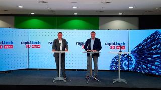 Michael Kynast, Geschäftsführer Messe Erfurt GmbH und Prof. Gerd Witt, Universität Duisburg-Essen, Lehrstuhl Fertigungstechnik verabschieden die Teilnehmer der digitalen Rapidtech 3D 2021. (Messe Erfurt)